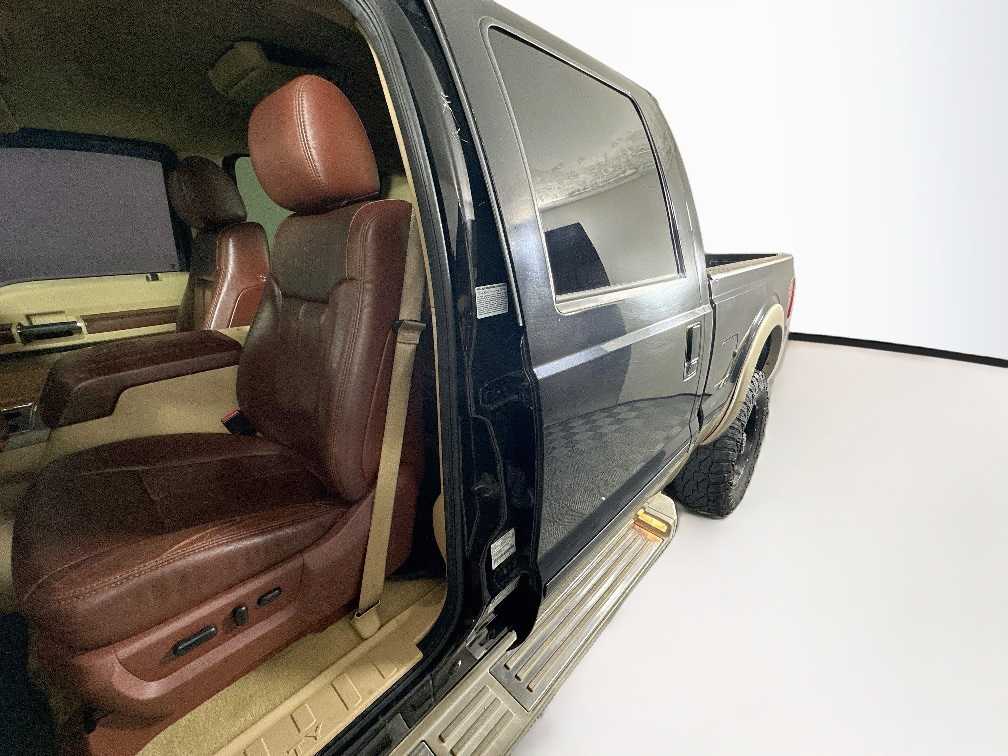 Used 2014 Ford F350 King Ranch w/ Snow Plow Prep Package AWD/4WD image 12