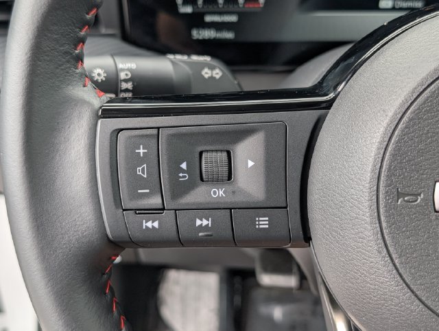Used 2025 Nissan Kicks SR w/ Illumination Package FWD image 21
