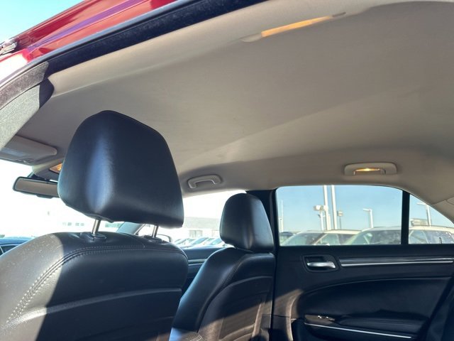 Used 2018 Chrysler 300 Touring L image 13