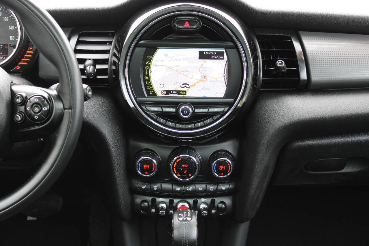 Used 2015 MINI Cooper 4-Door Hardtop image 34