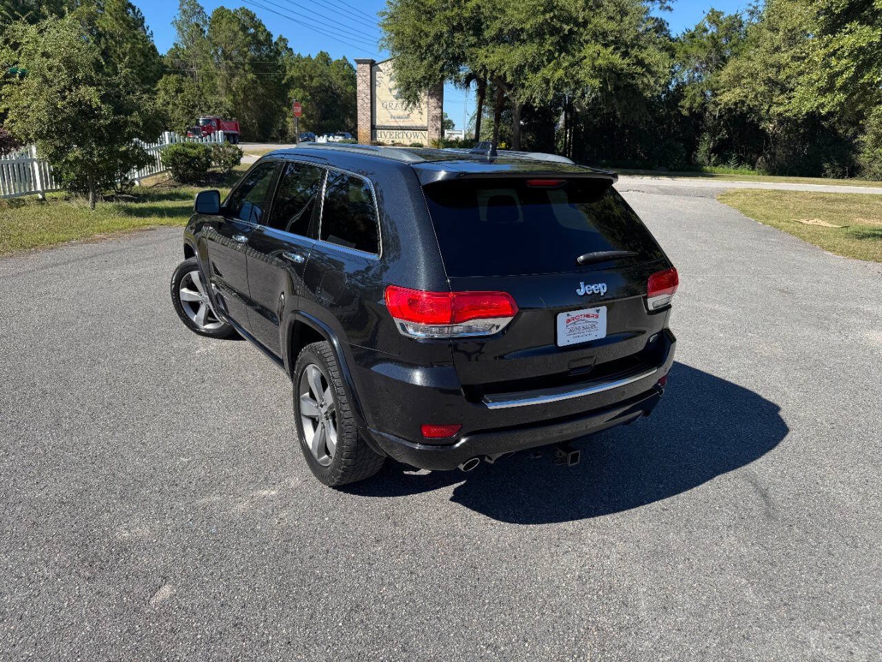 Used 2016 Jeep Grand Cherokee Overland RWD image 4