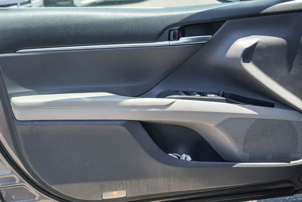 Used 2018 Toyota Camry LE FWD image 19