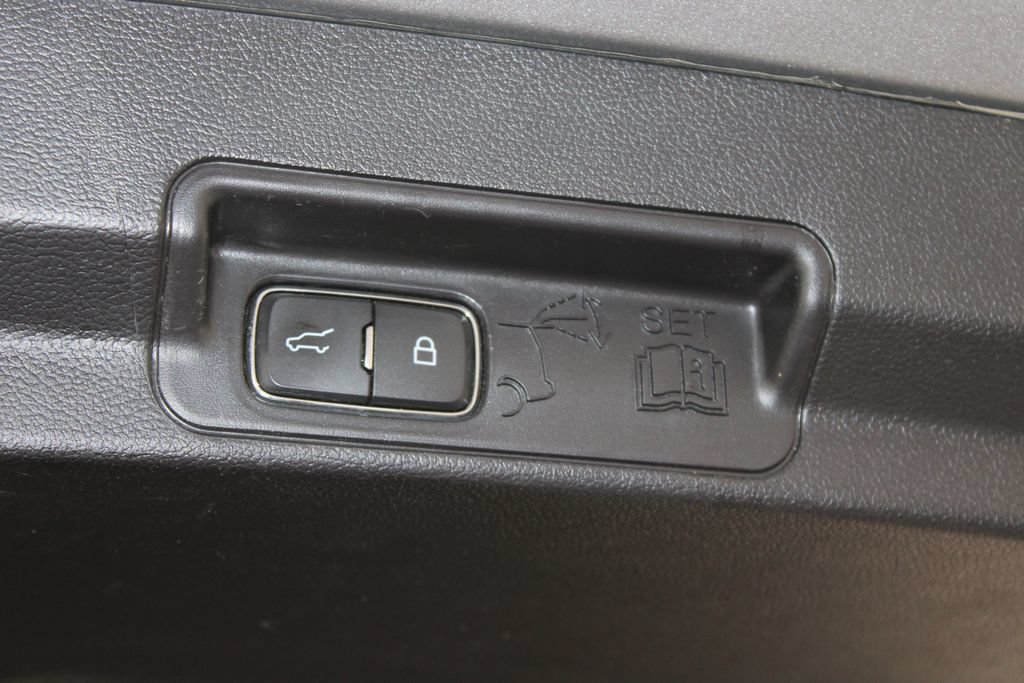 Used 2022 Ford Explorer XLT w/ Equipment Group 202A AWD/4WD image 15