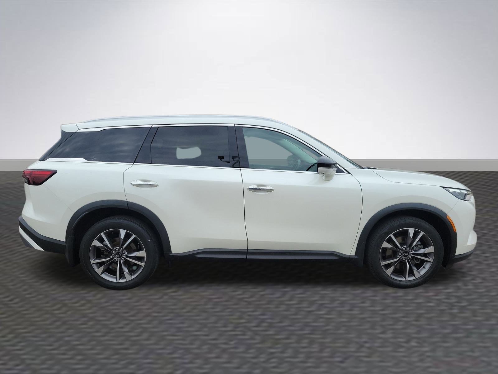 Used 2022 INFINITI QX60 Luxe w/ Cargo Package image 4