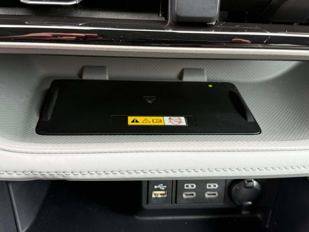 Used 2023 Toyota Highlander XLE AWD/4WD image 27