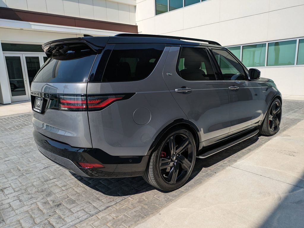 Used 2024 Land Rover Discovery Dynamic SE image 5