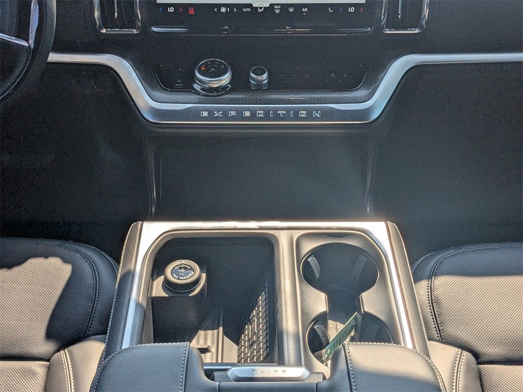 New 2025 Ford Expedition Platinum w/ Stealth Performance Package image 21