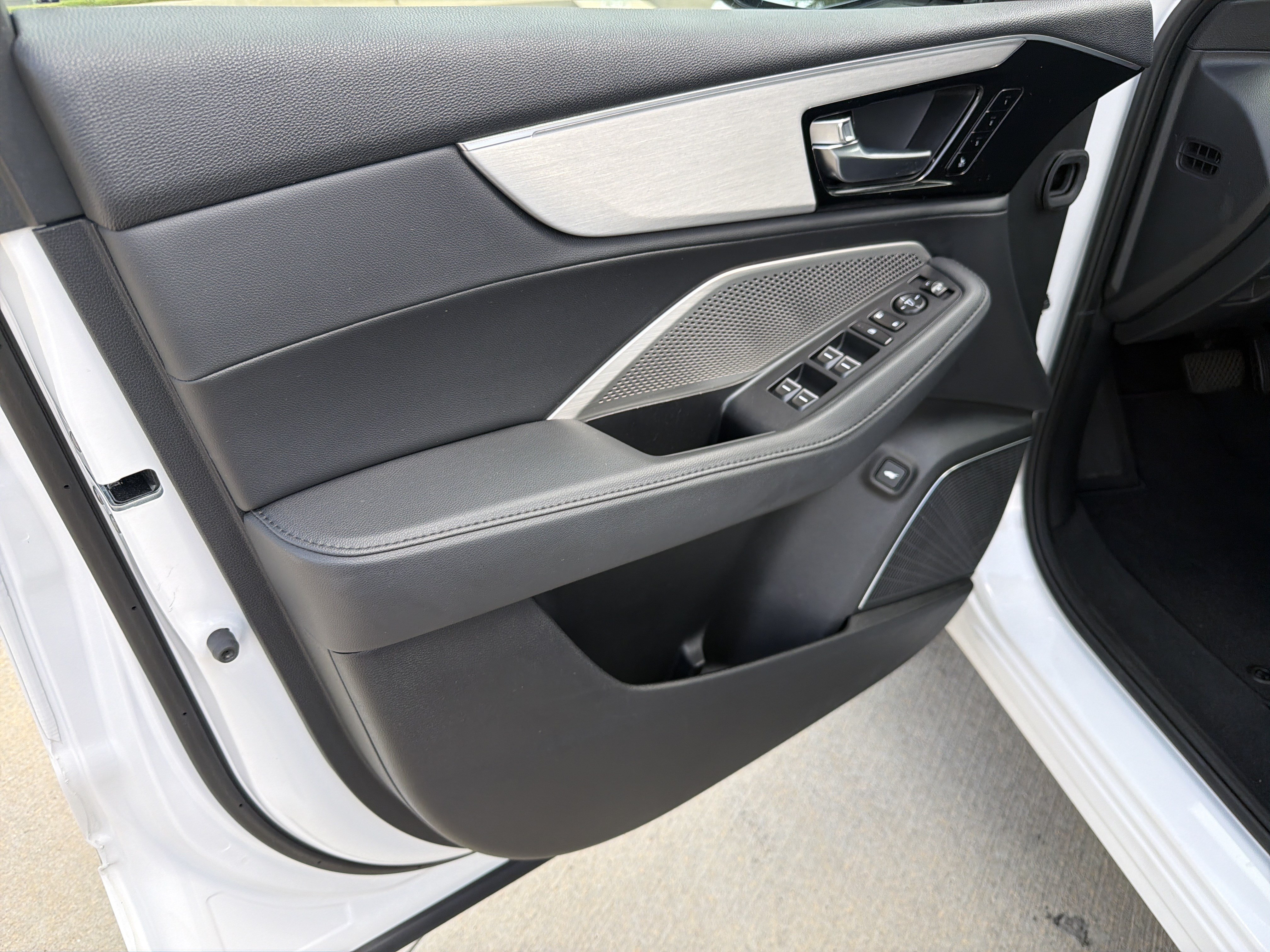 Used 2023 Acura MDX SH-AWD image 14