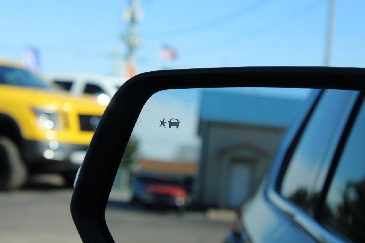 Used 2022 Chevrolet Traverse LT image 32