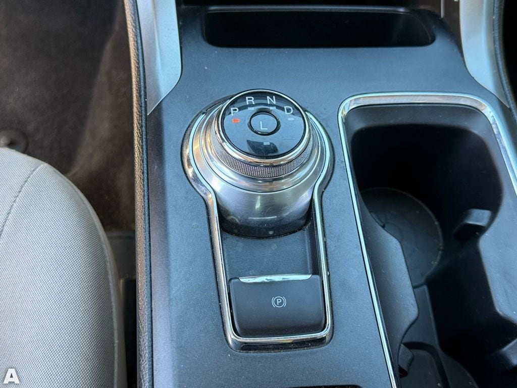Used 2020 Ford Fusion SE FWD image 24