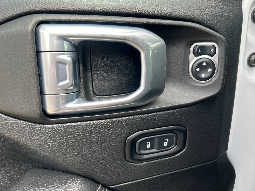 Used 2021 Jeep Gladiator Overland AWD/4WD image 12