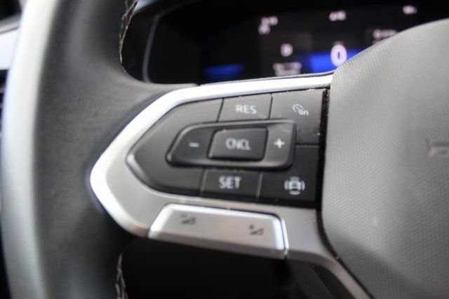 Used 2022 Volkswagen Taos SE w/ Panoramic Sunroof Package image 11