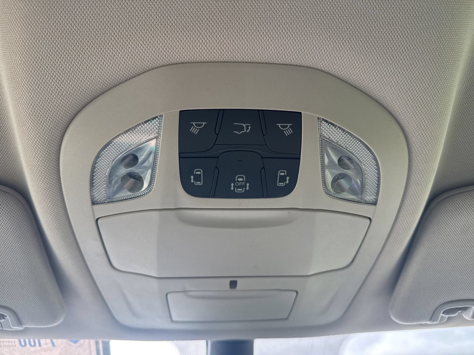 Used 2024 Chrysler Pacifica Limited FWD image 34