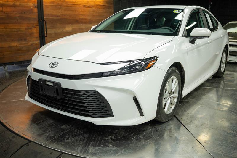 Used 2025 Toyota Camry LE image 2