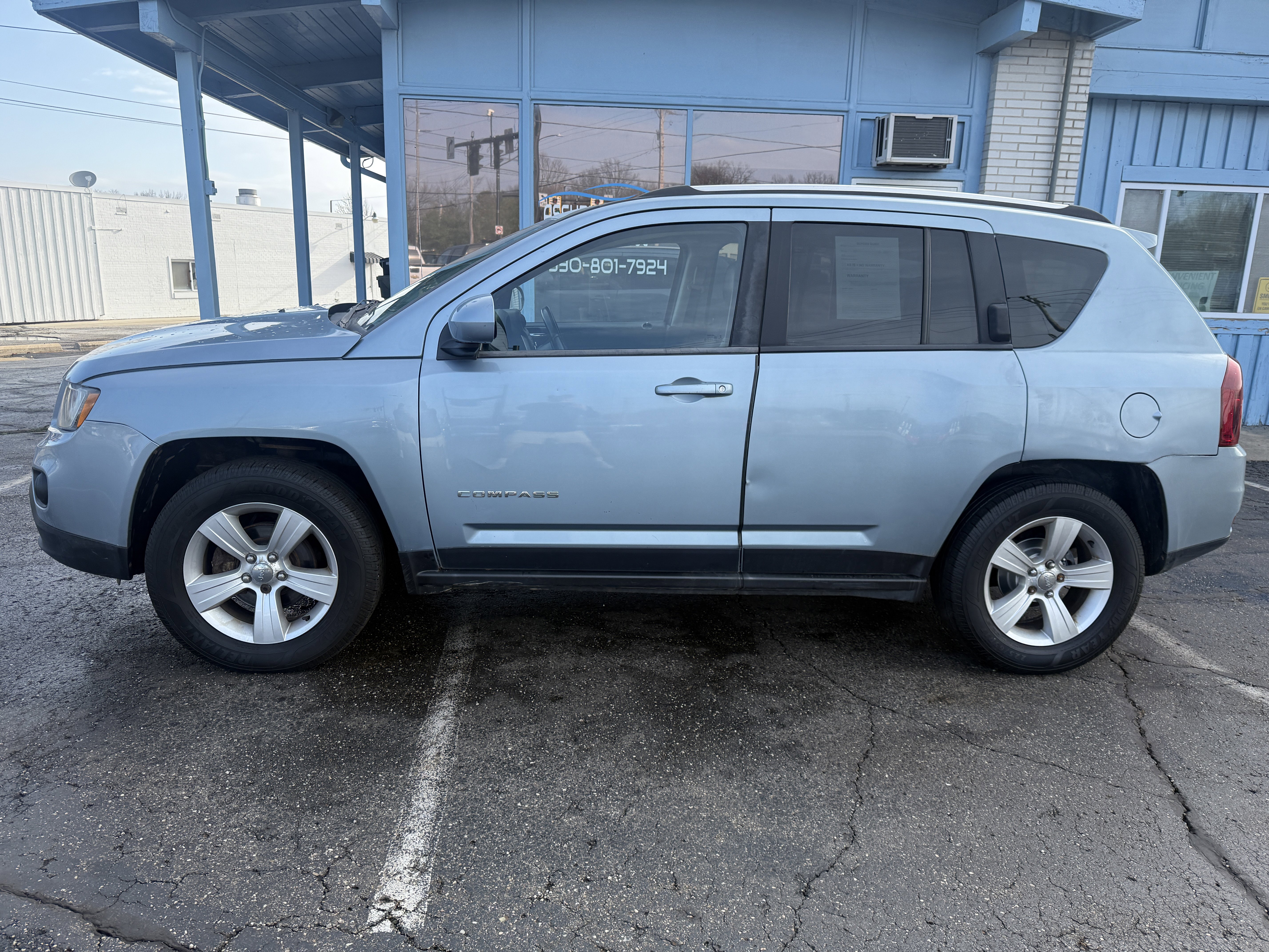 Used 2014 Jeep Compass Latitude image 2