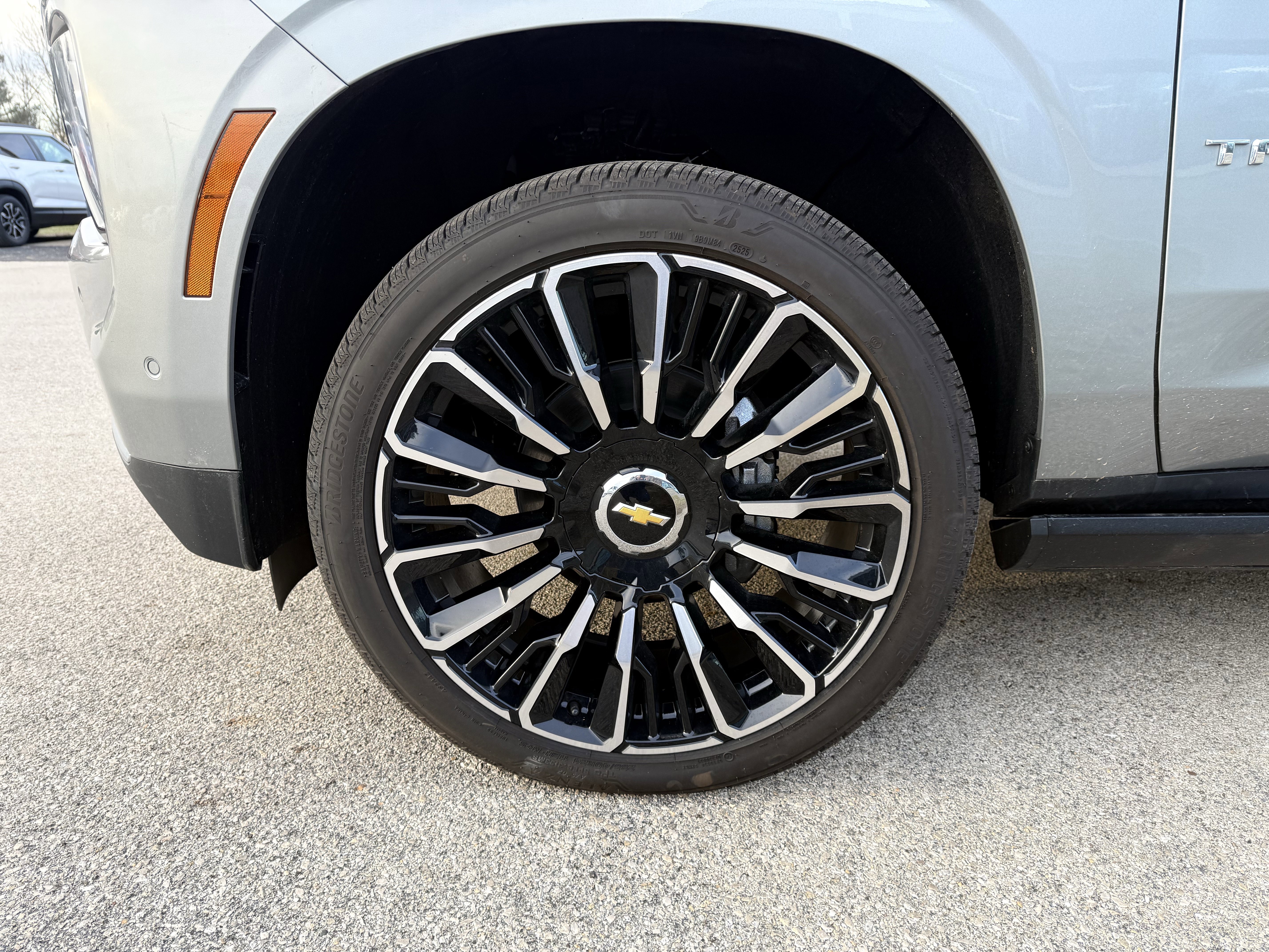 New 2025 Chevrolet Tahoe High Country AWD/4WD image 13