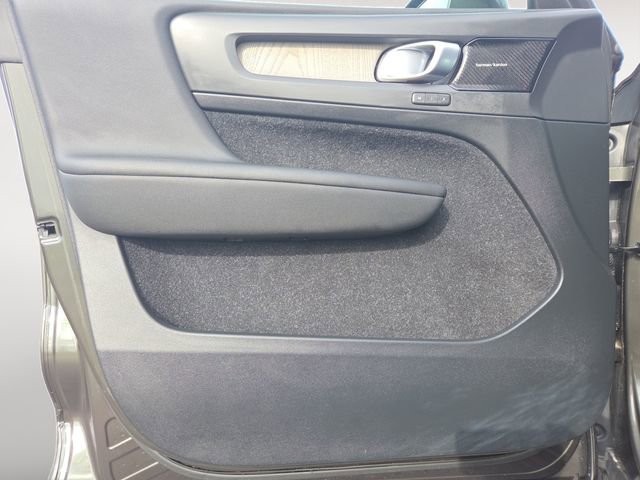 Used 2019 Volvo XC40 T5 Inscription image 16