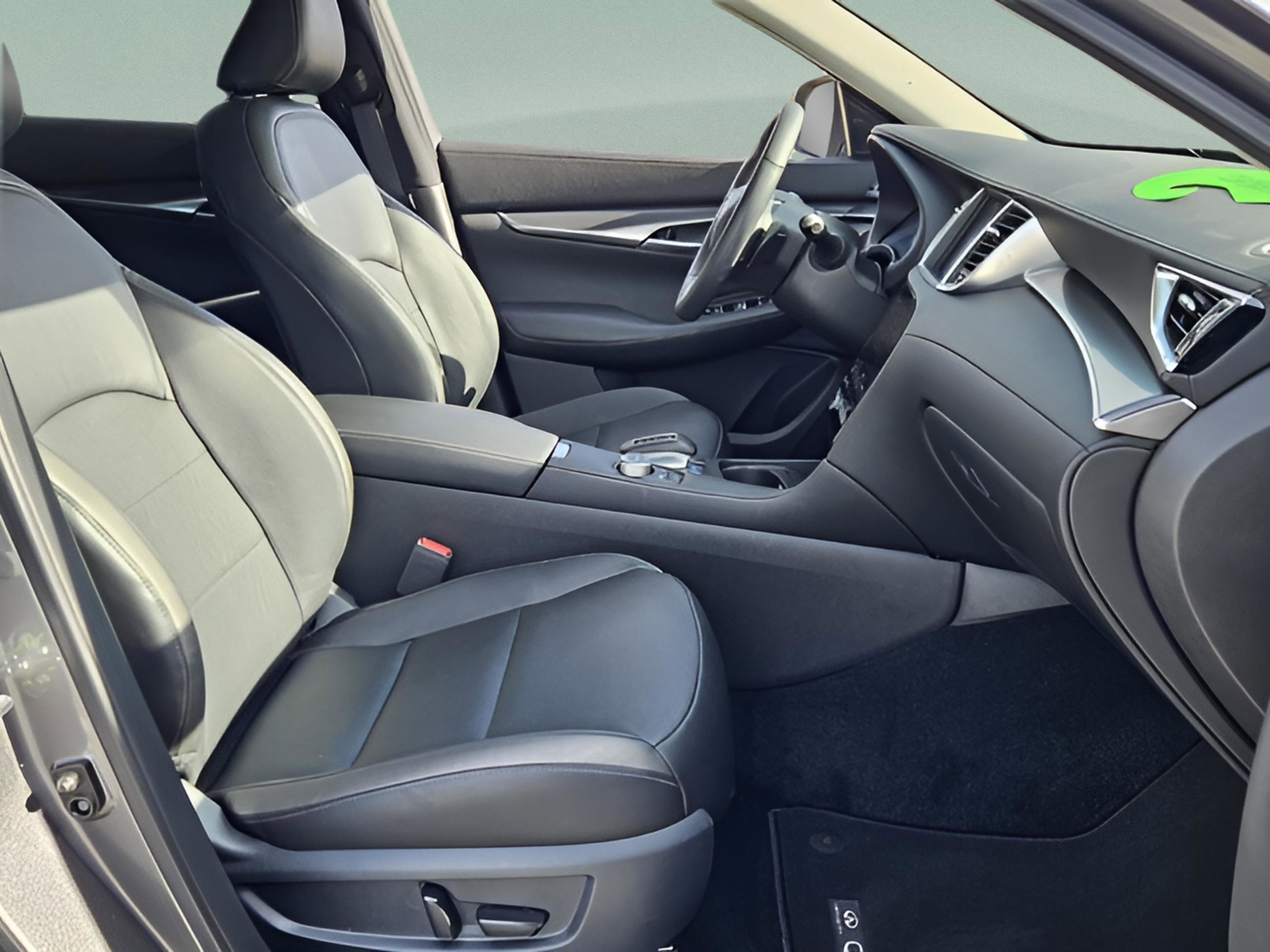 Certified 2025 INFINITI QX50 Luxe image 11