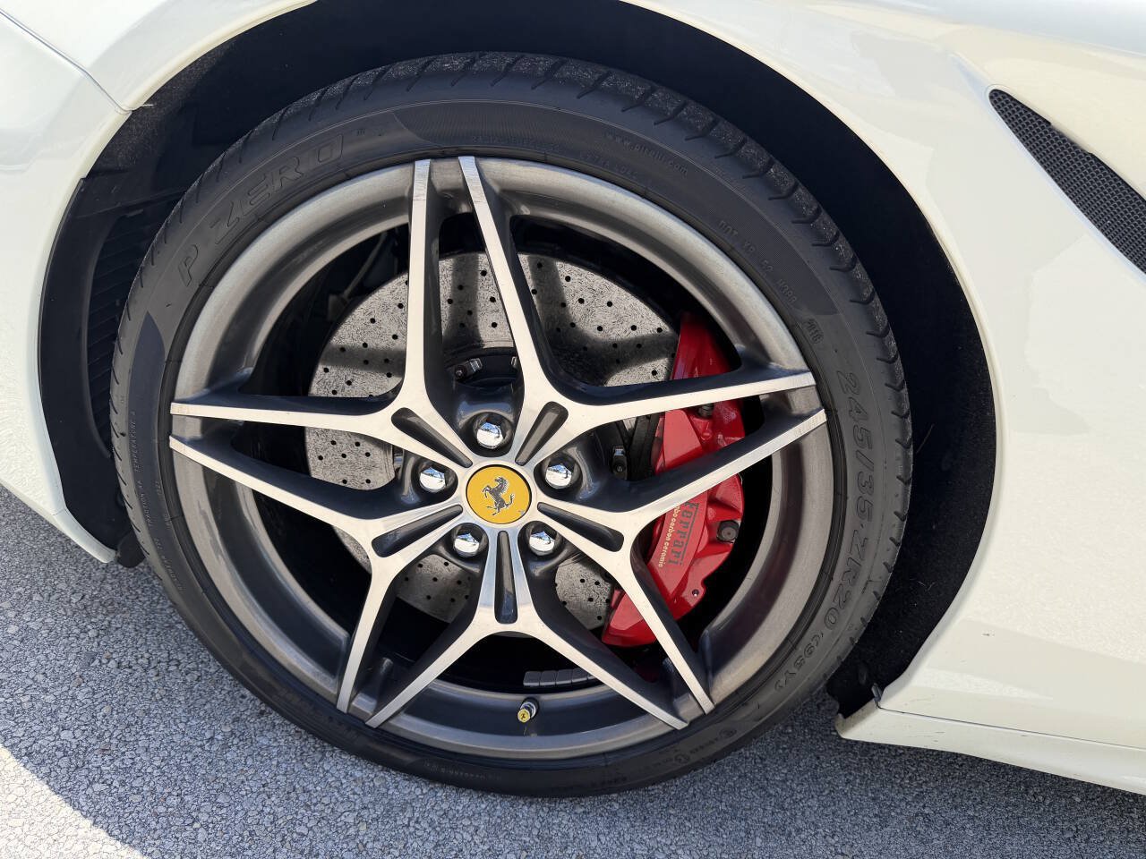 Used 2015 Ferrari California T RWD image 16