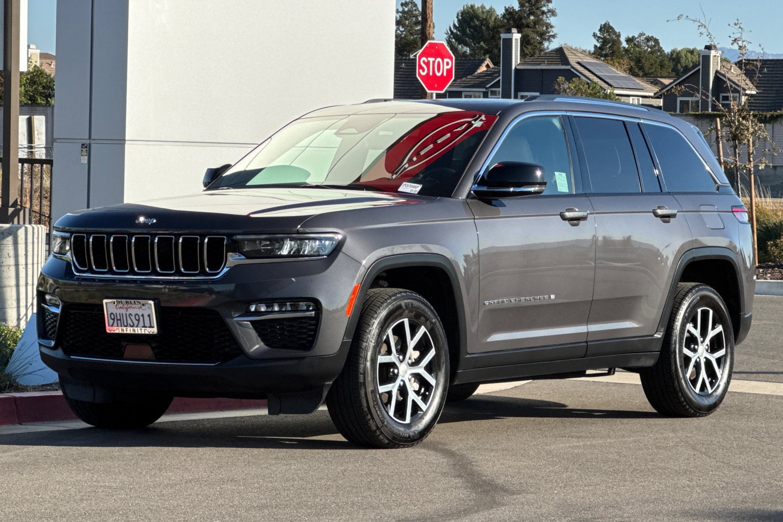 Used 2023 Jeep Grand Cherokee Limited w/ Trailer Tow Prep Group (B) AWD/4WD image 8
