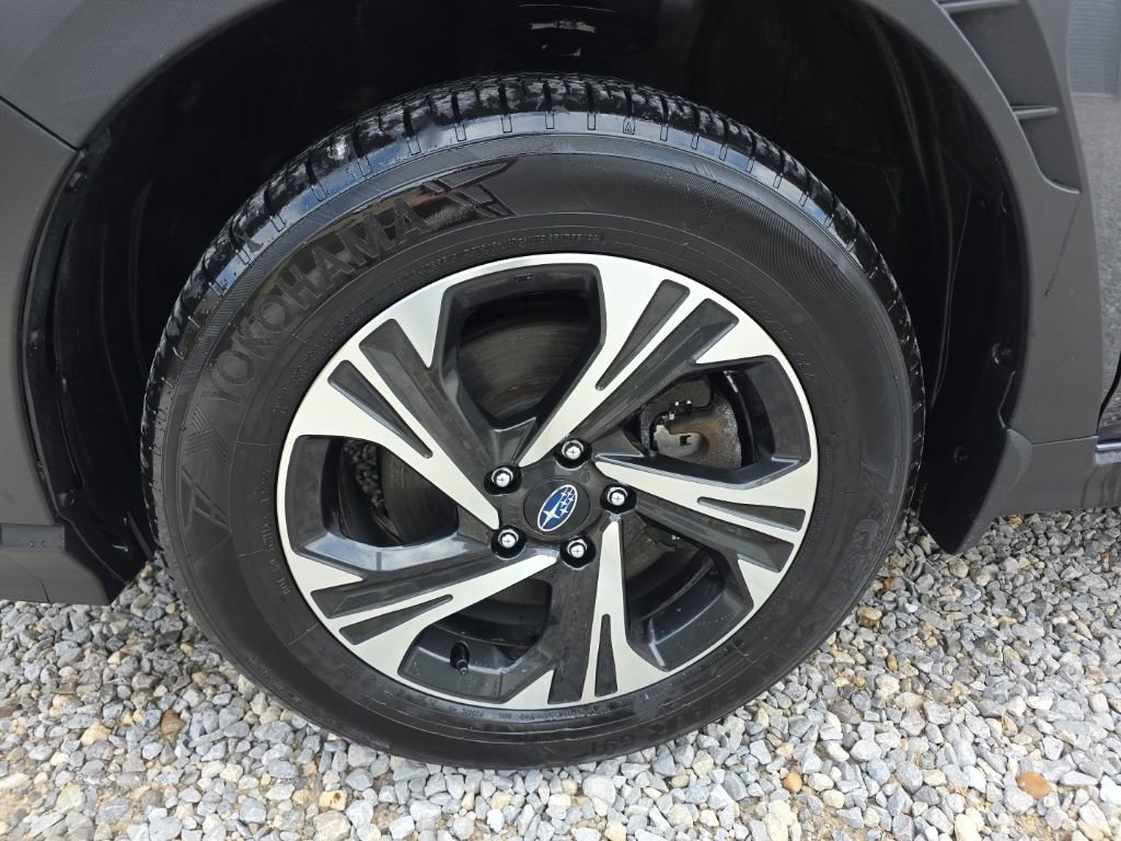 Used 2024 Subaru Crosstrek 2.0i Premium image 11