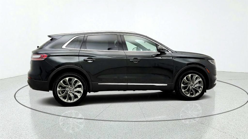 Used 2023 Lincoln Nautilus Reserve AWD/4WD image 4