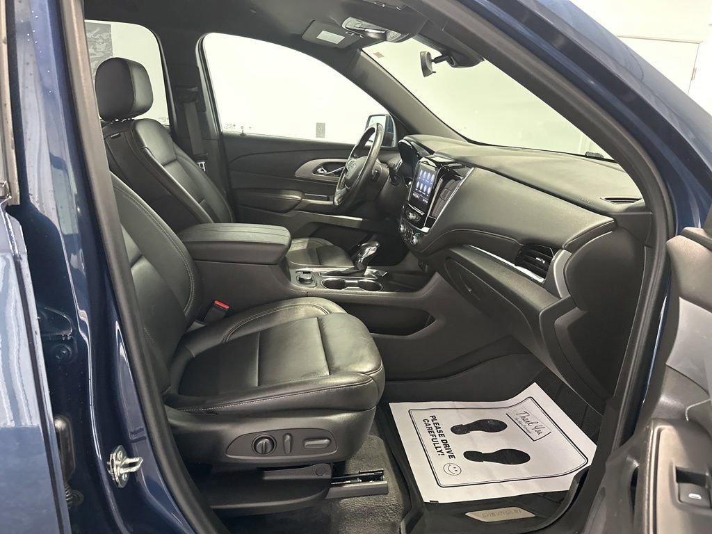 Used 2022 Chevrolet Traverse LT w/ Midnight/Sport Edition AWD/4WD image 25