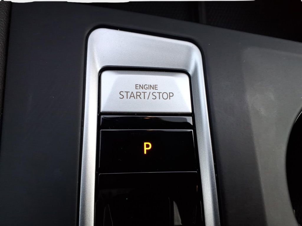 Used 2024 Volkswagen Atlas Cross Sport SE image 24