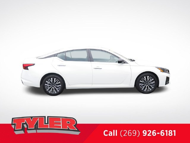 Used 2025 Nissan Altima 2.5 SV FWD image 9