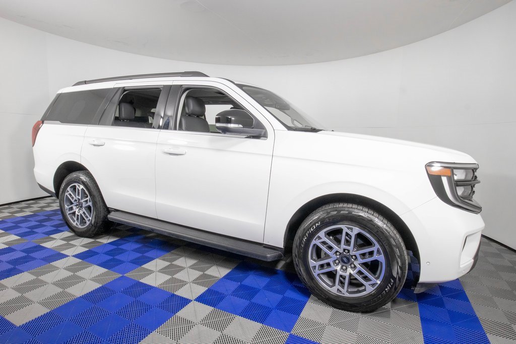Used 2025 Ford Expedition Active image 3