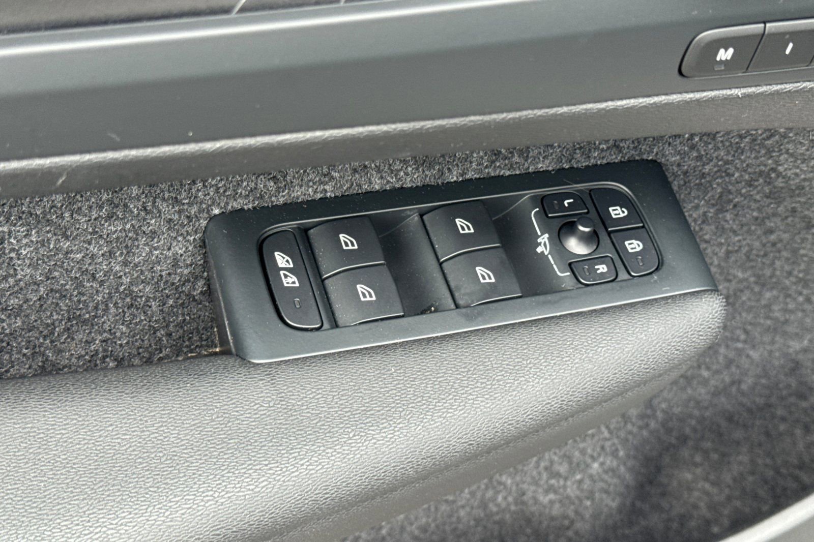 Certified 2023 Volvo XC40 Recharge Ultimate w/ Protection Package Premier AWD/4WD image 16