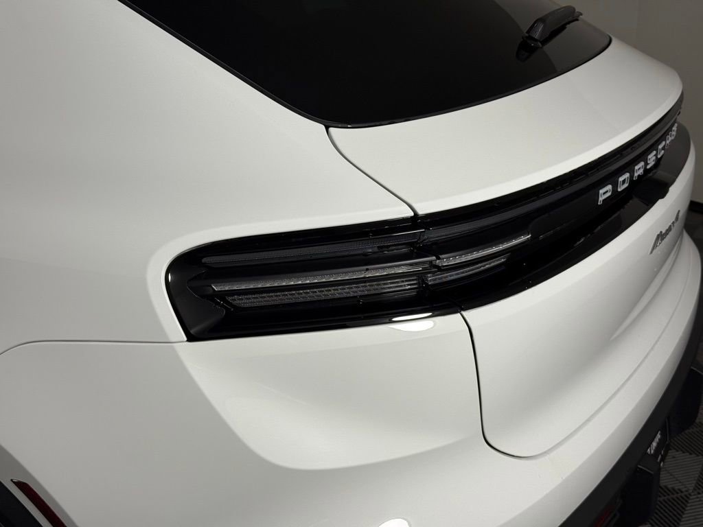 New 2025 Porsche Macan 4 Electric image 15