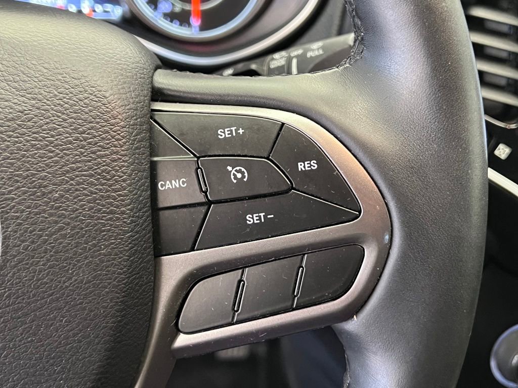 Used 2019 Jeep Cherokee Limited image 24