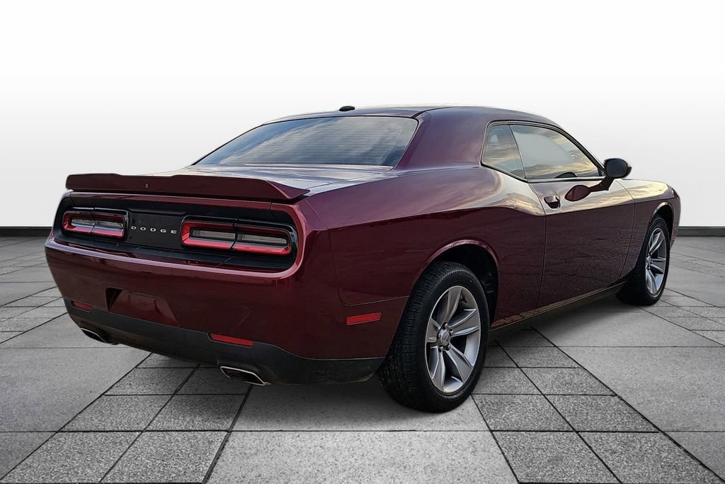 Used 2019 Dodge Challenger SXT image 5