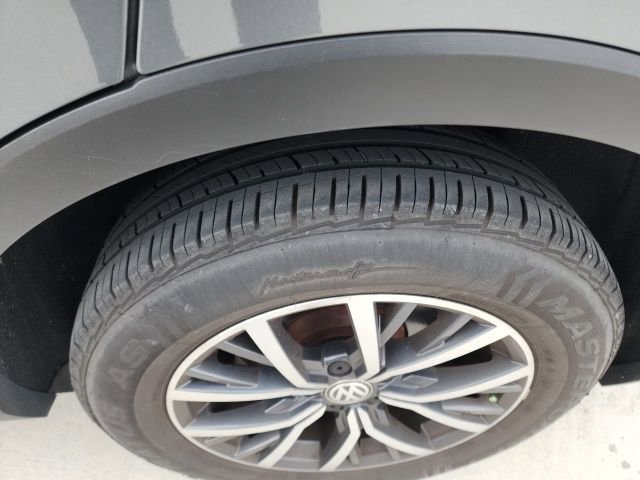 Used 2020 Volkswagen Tiguan SE w/ Panoramic Sunroof Package image 6