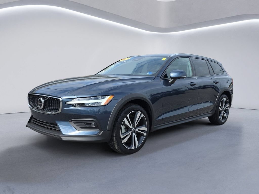 Used 2026 Volvo V60 B5 Cross Country Plus AWD/4WD image 7