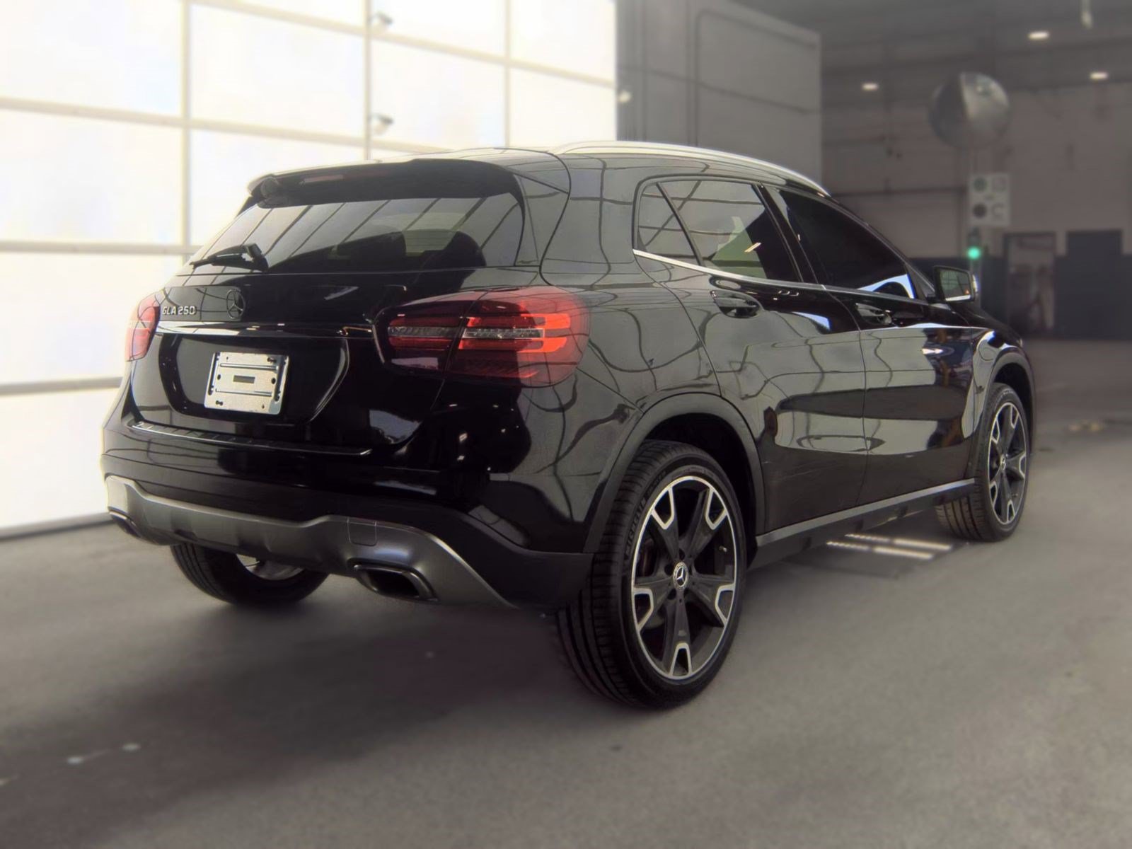 Used 2019 Mercedes-Benz GLA 250 w/ Convenience Package image 4
