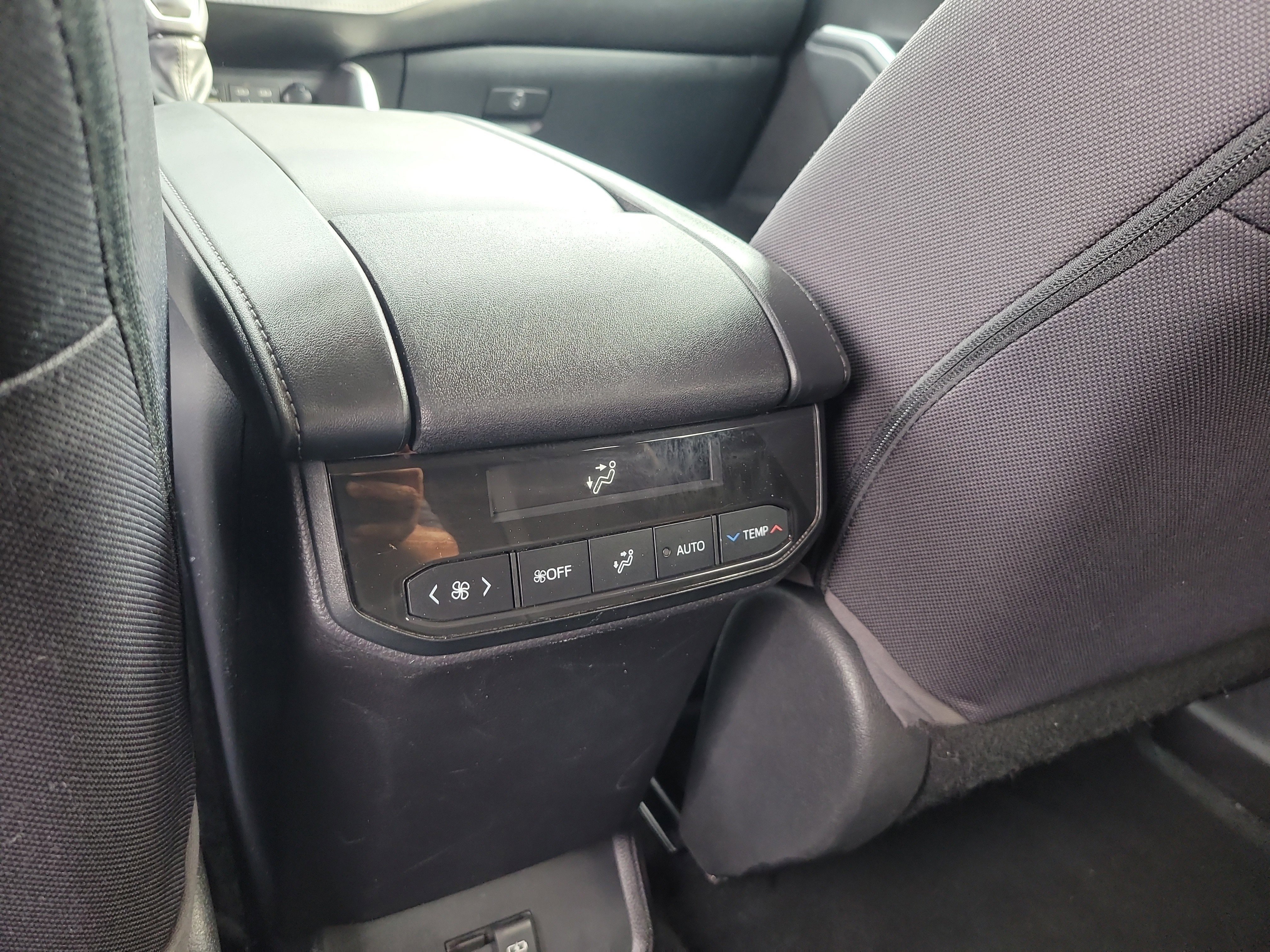 Used 2022 Toyota Highlander LE FWD image 14