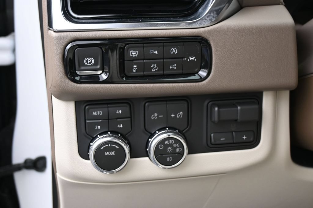 Used 2026 GMC Yukon XL Denali w/ Denali Reserve Package AWD/4WD image 16