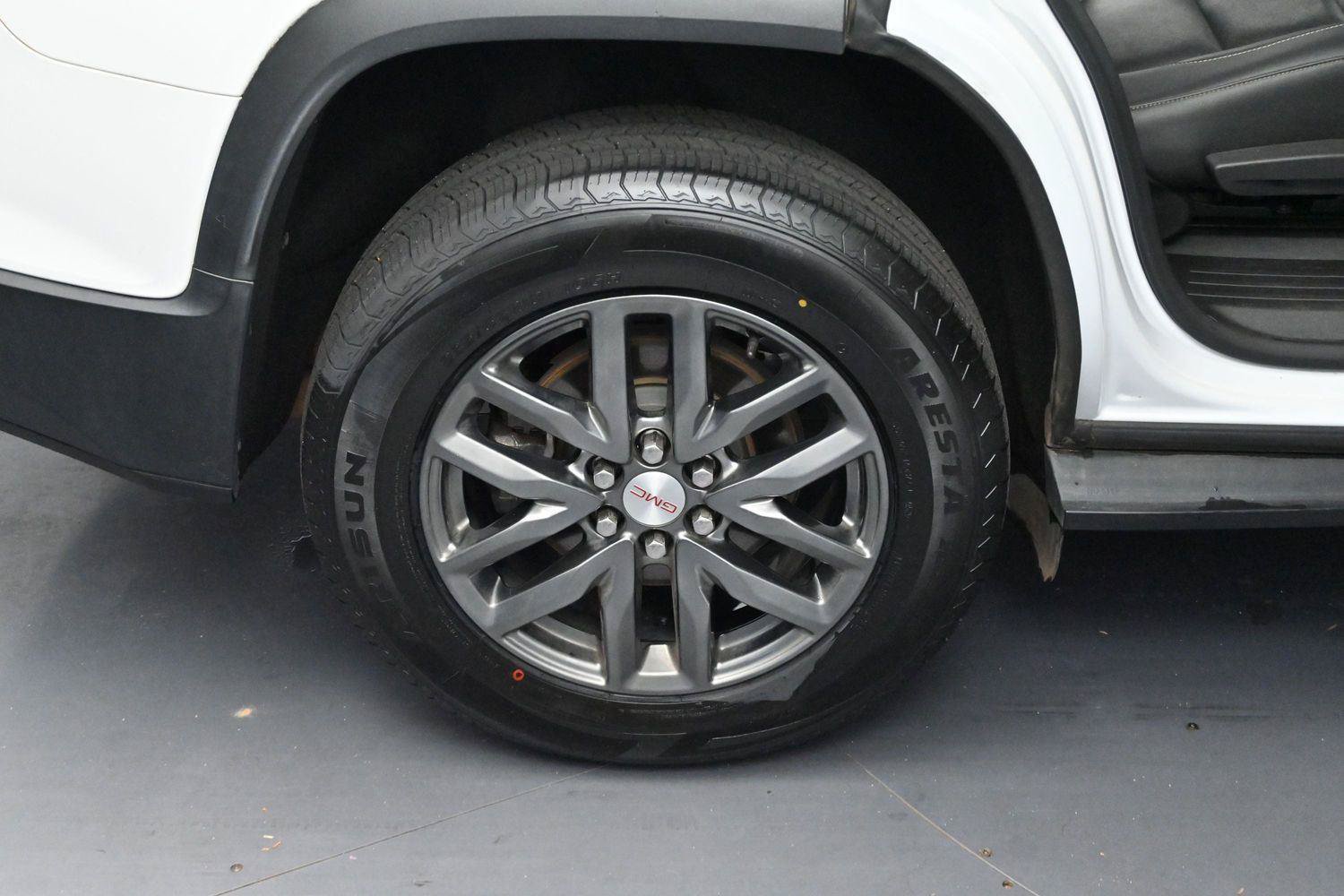 Used 2019 GMC Acadia SLT FWD image 36