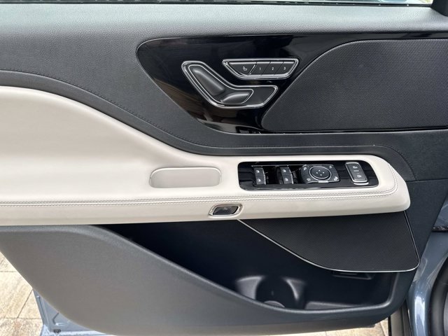 New 2026 Lincoln Aviator 2WD w/ Jet Appearance Package image 9