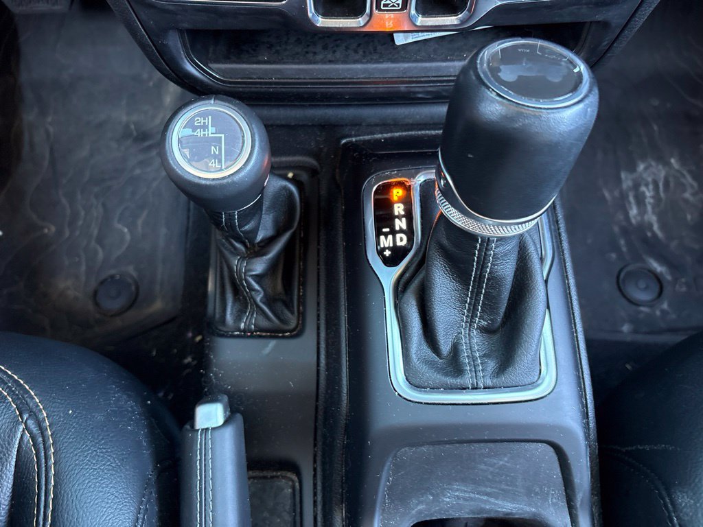 Used 2024 Jeep Wrangler Unlimited Sahara AWD/4WD image 25