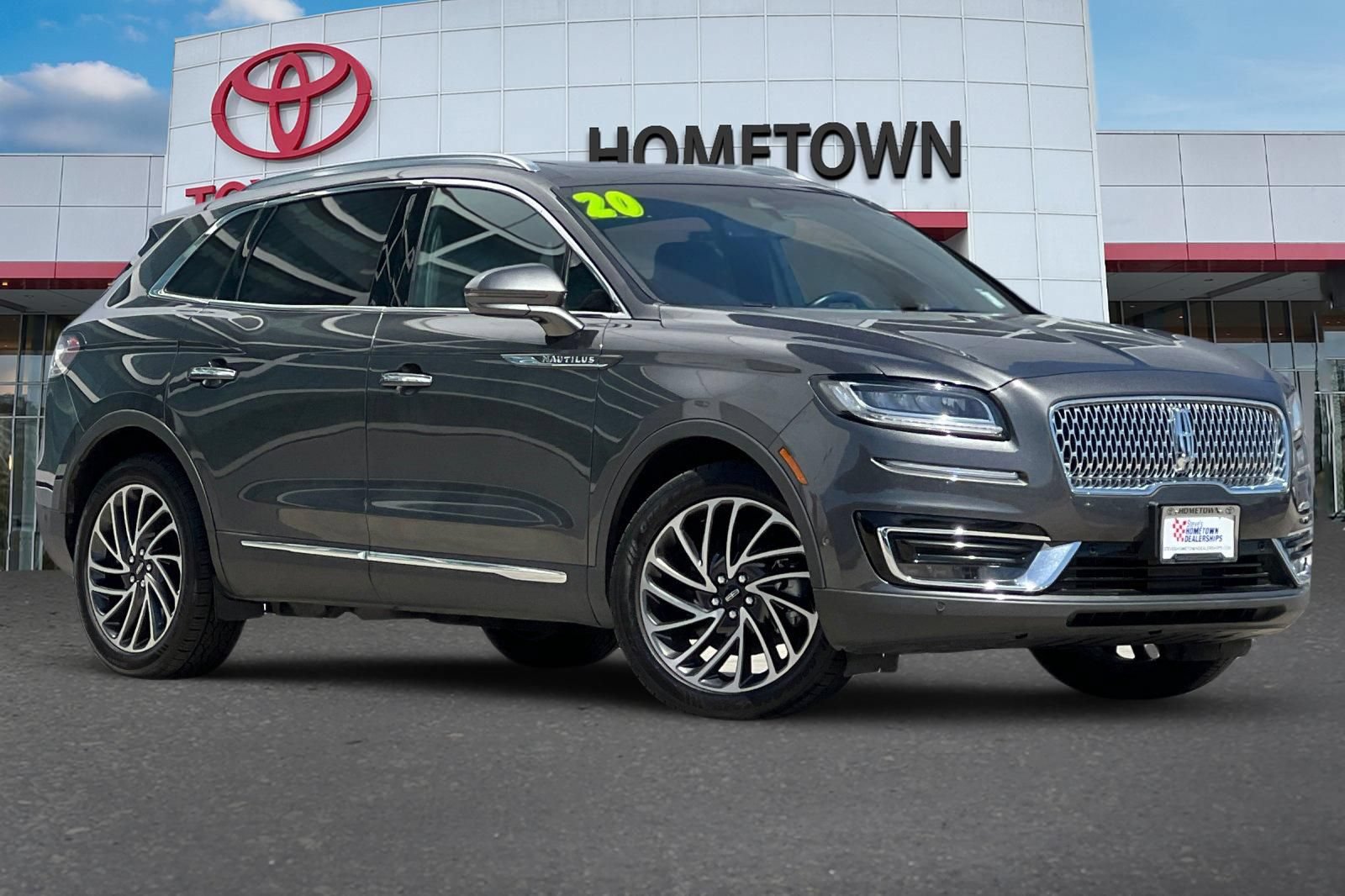Used 2020 Lincoln Nautilus Reserve w/ Equipment Group 201A AWD/4WD image 2