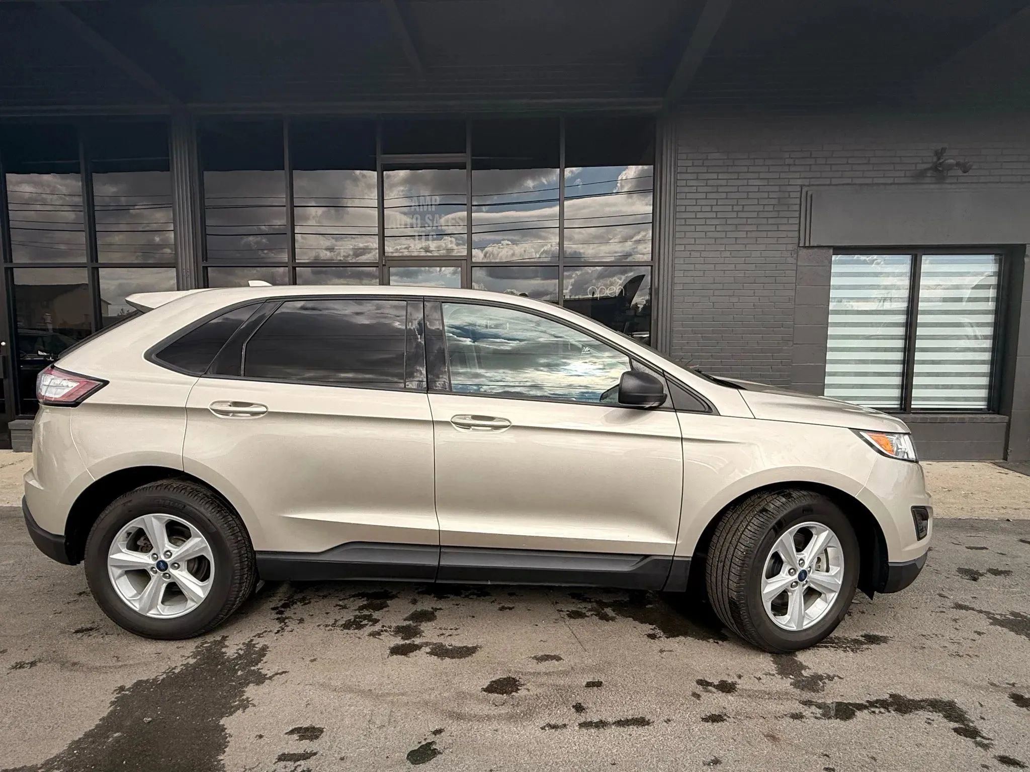 Used 2017 Ford Edge SE AWD/4WD image 4