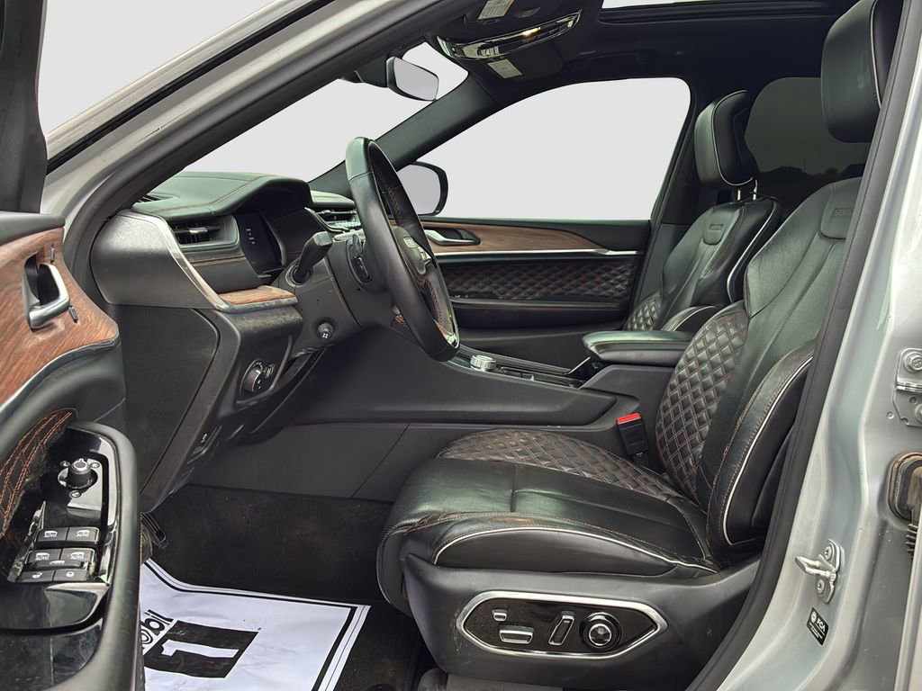 Used 2021 Jeep Grand Cherokee L Summit w/ Luxury Tech Group V image 19