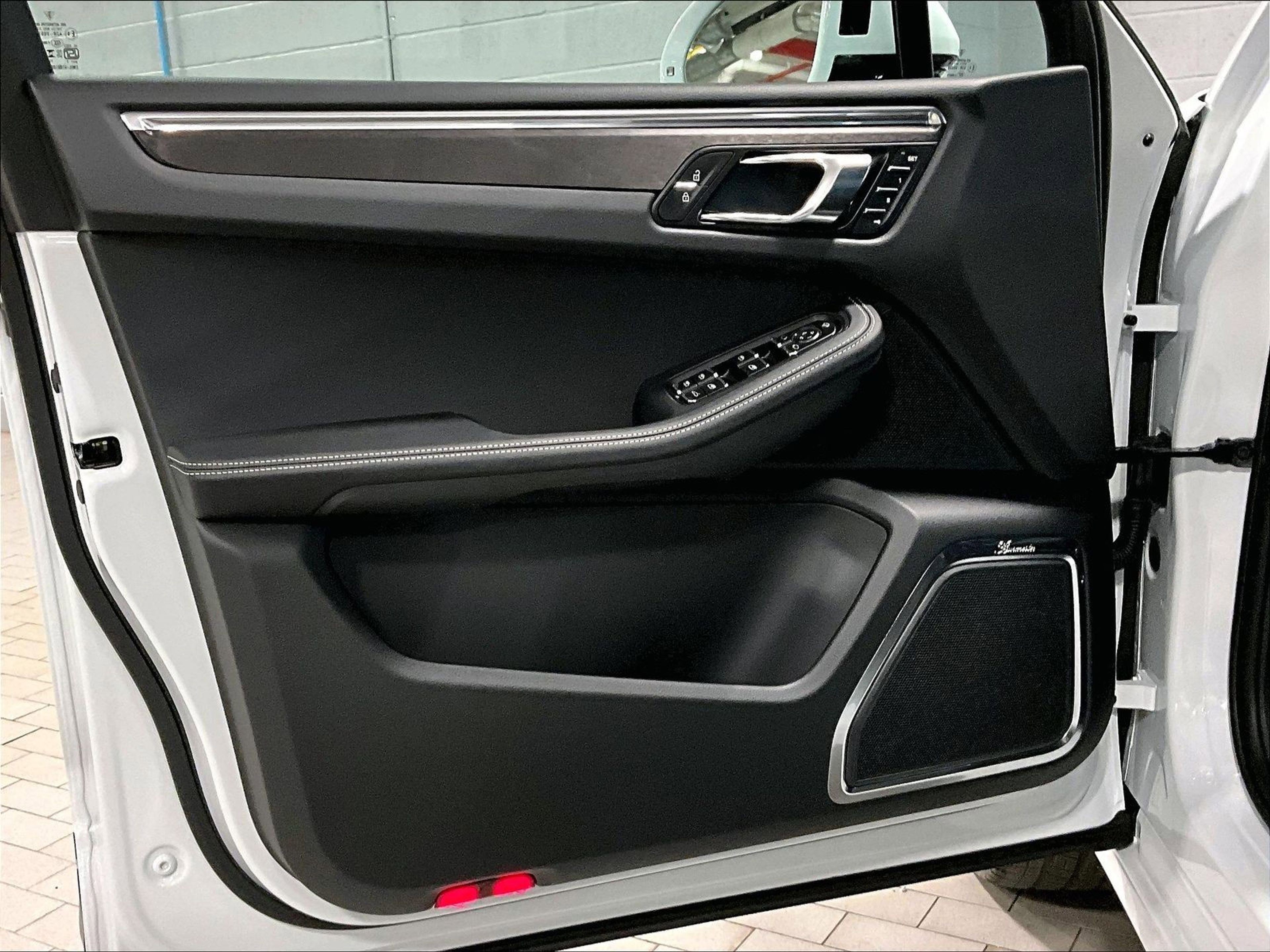 New 2026 Porsche Macan GTS image 16