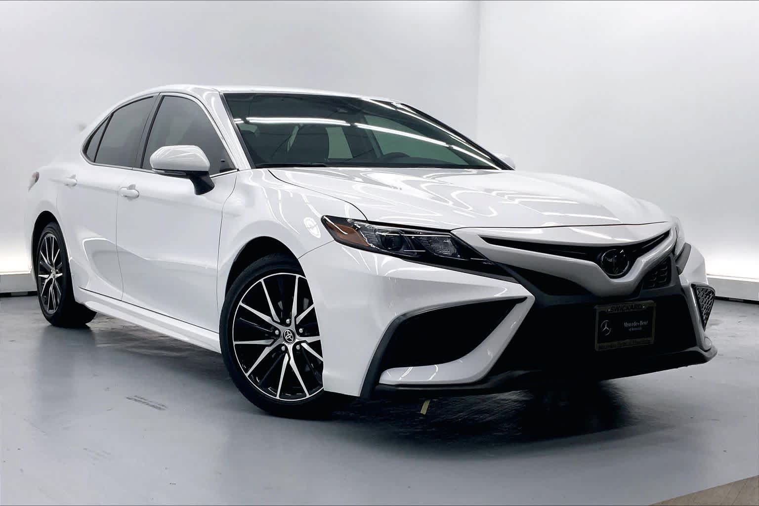 Used 2022 Toyota Camry SE FWD image 6