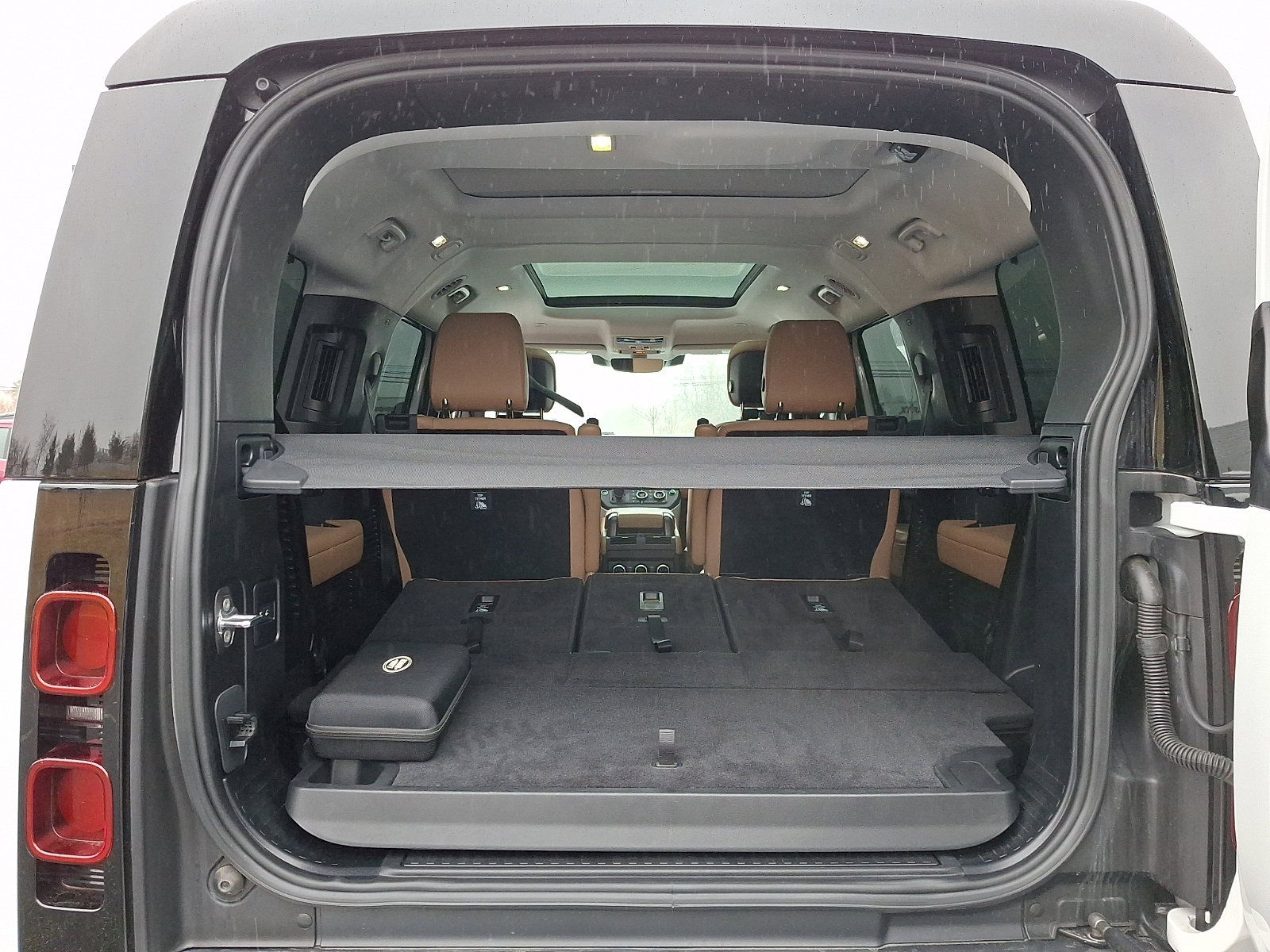 Used 2025 Land Rover Defender 130 S image 28