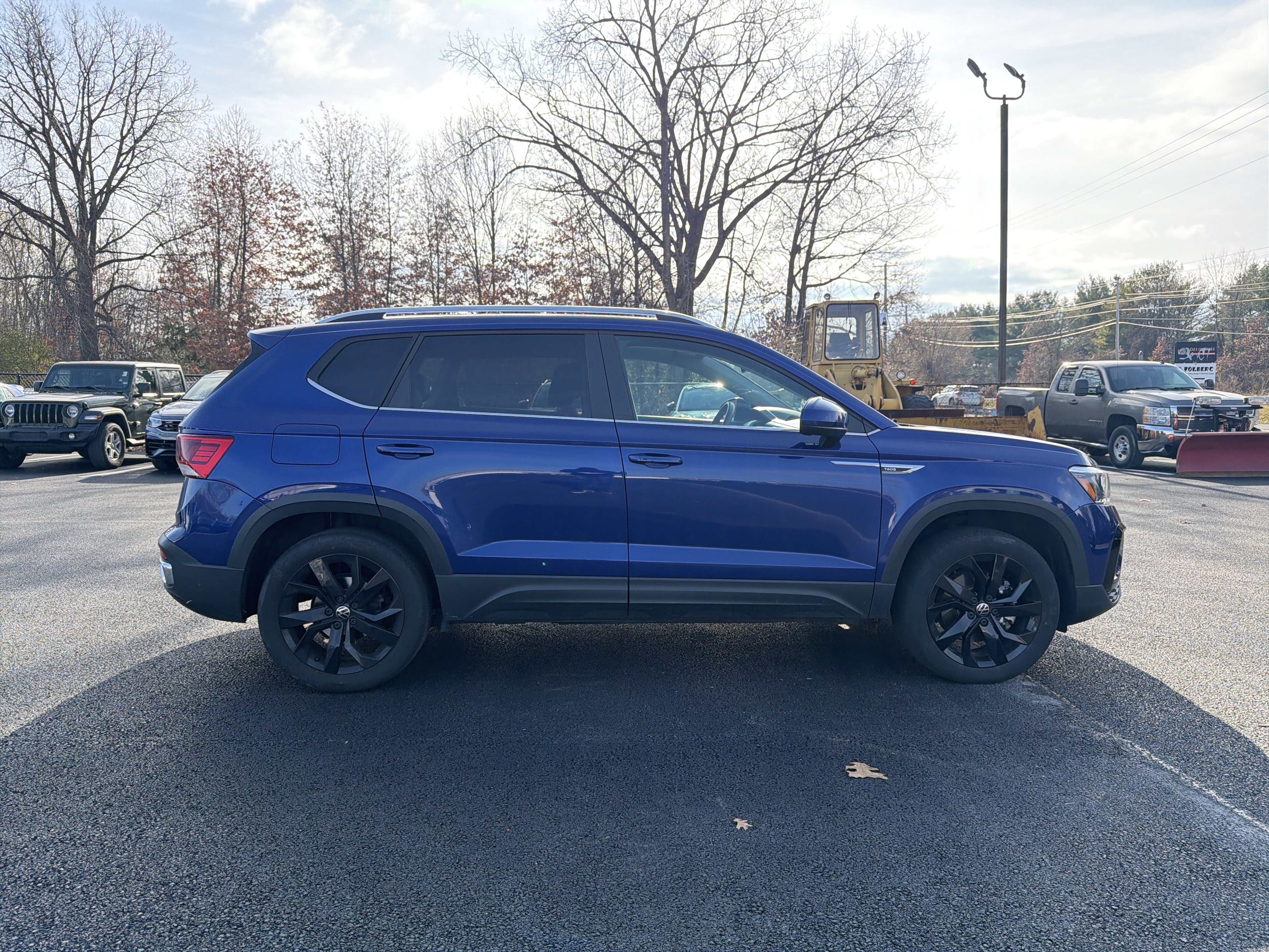 Certified 2023 Volkswagen Taos SE w/ Panoramic Sunroof Package image 4