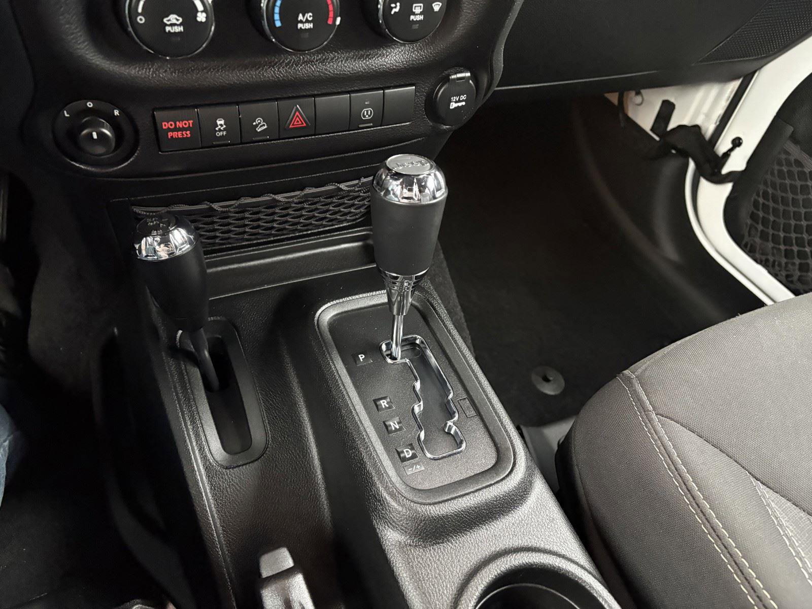 Used 2018 Jeep Wrangler Unlimited Rubicon w/ Connectivity Group image 15